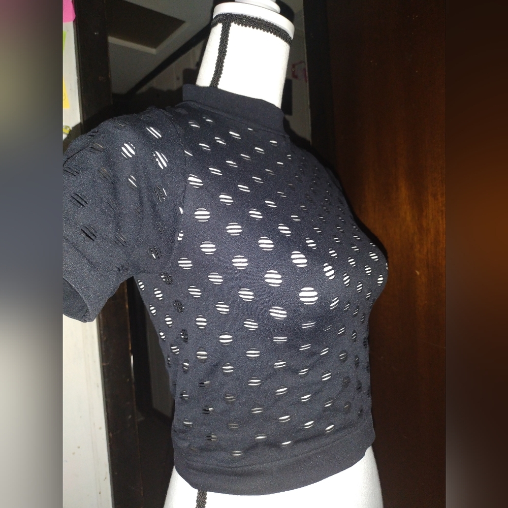 BLACK HOLLOW OUT TOP🖤 - Picture 5 of 5